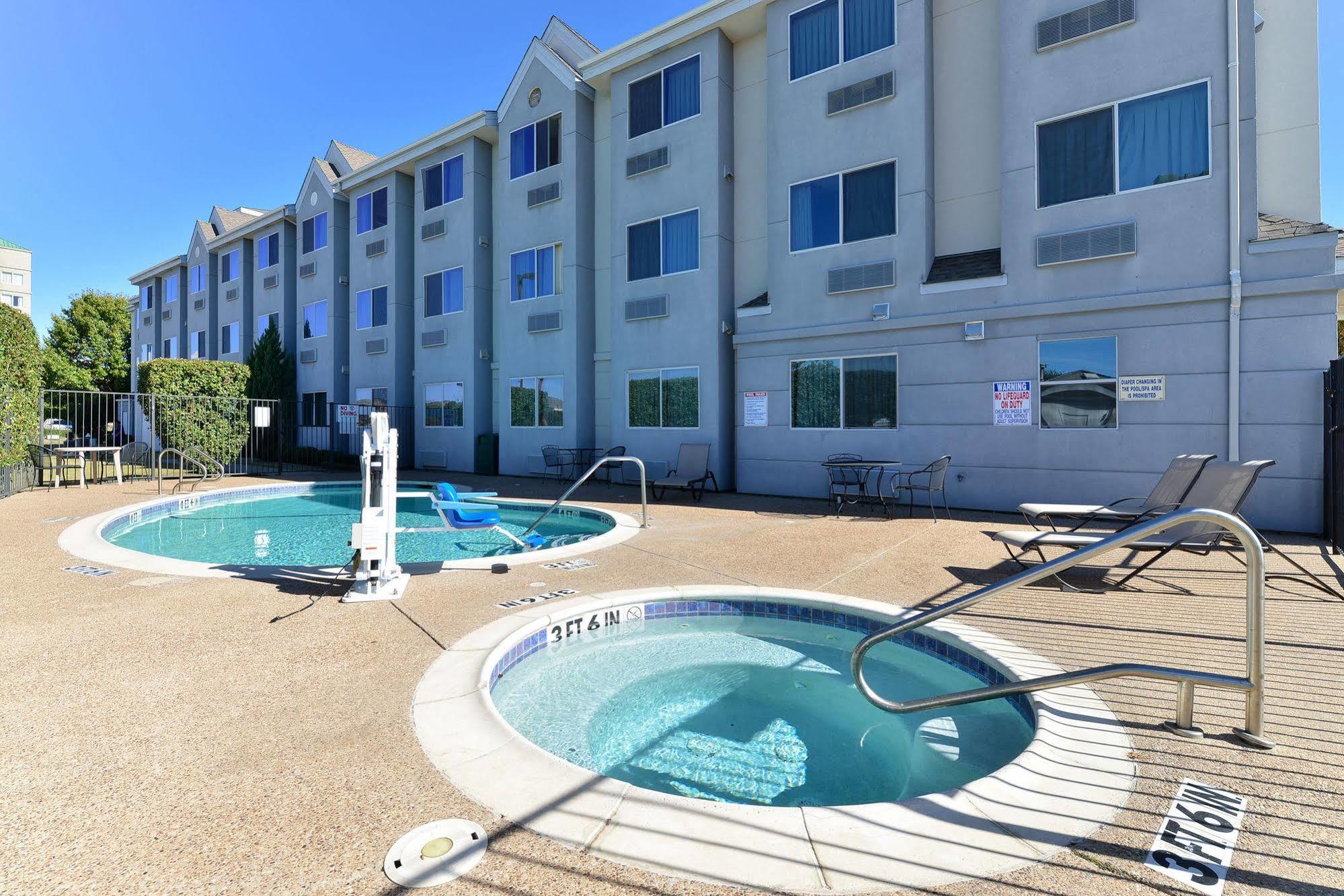 Microtel Inn & Suites By Wyndham Ft. Worth North/At Fossil Fort Worth Eksteriør billede